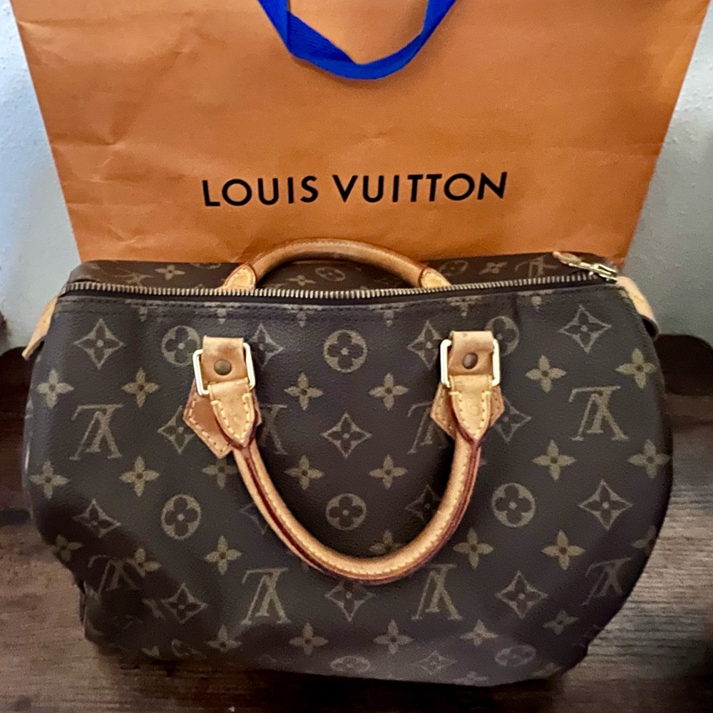 Authentic LOUIS VUITTON Monogram Speedy 30
Hand Bag - Picture 2 of 16